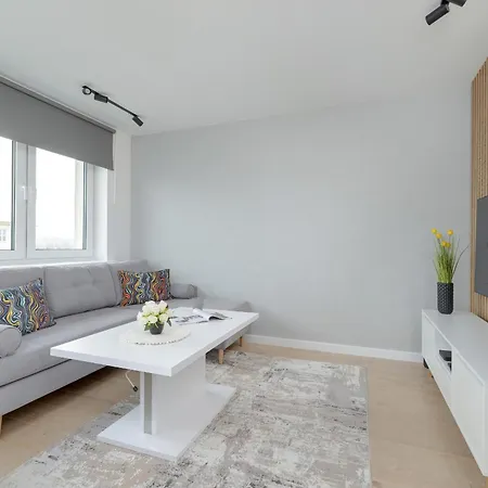 Charming With A Balcony In By Renters Апартаменти Ряшів