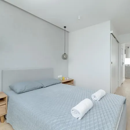 Charming With A Balcony In By Renters Апартаменти *