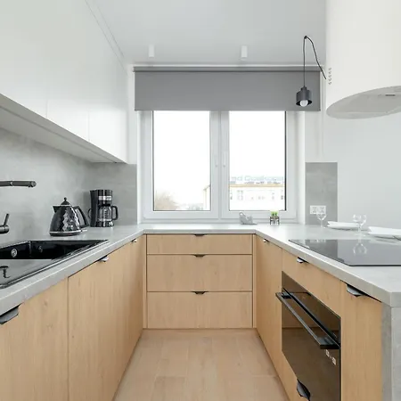 Charming With A Balcony In By Renters 아파트 제수프