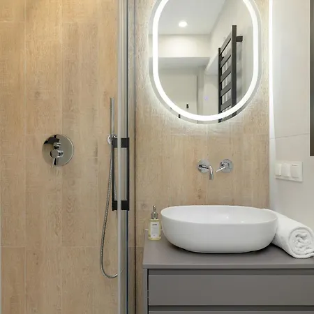 Charming With A Balcony In By Renters *