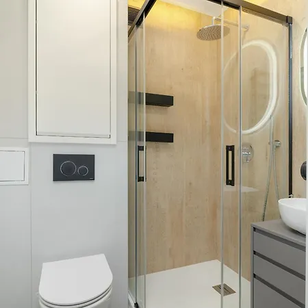 Charming With A Balcony In By Renters Ряшів