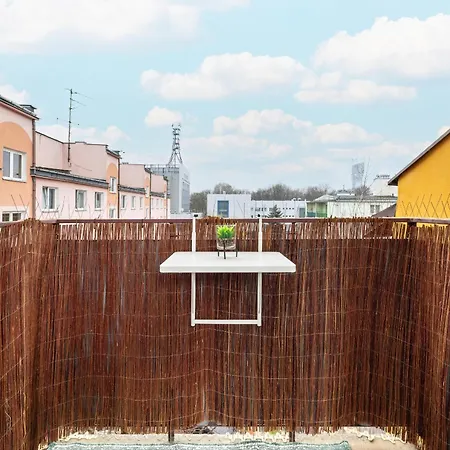 Charming With A Balcony In By Renters Апартаменти Ряшів