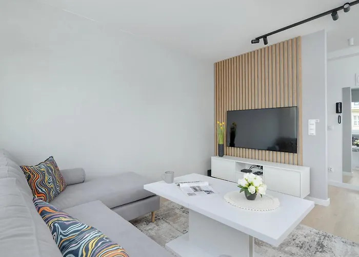 Charming With A Balcony In By Renters *