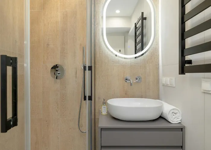 Charming With A Balcony In By Renters *