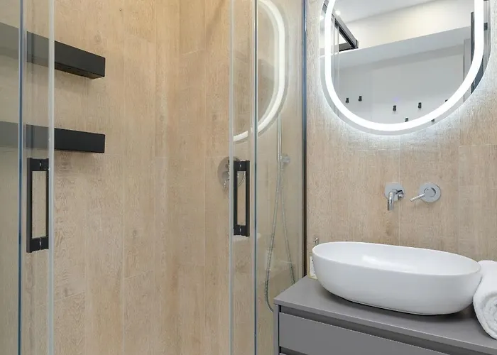 Charming With A Balcony In By Renters